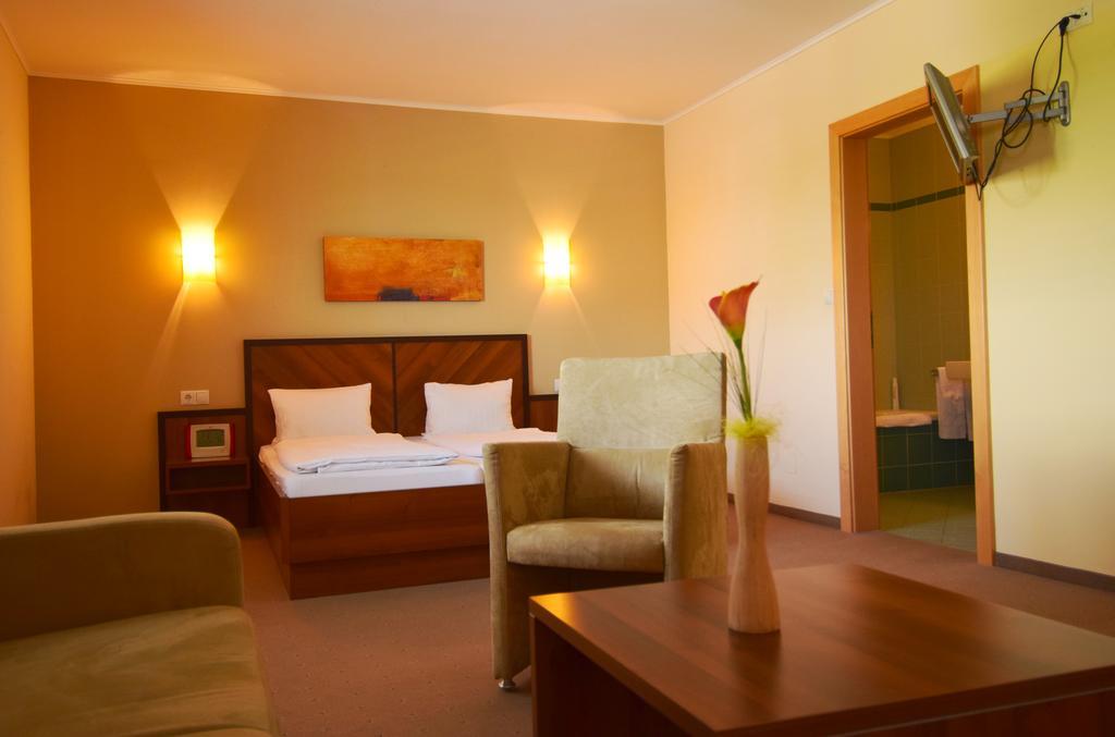 Hotel Weinland دونرسكرشن المظهر الخارجي الصورة