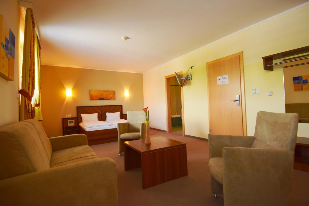 Hotel Weinland دونرسكرشن المظهر الخارجي الصورة