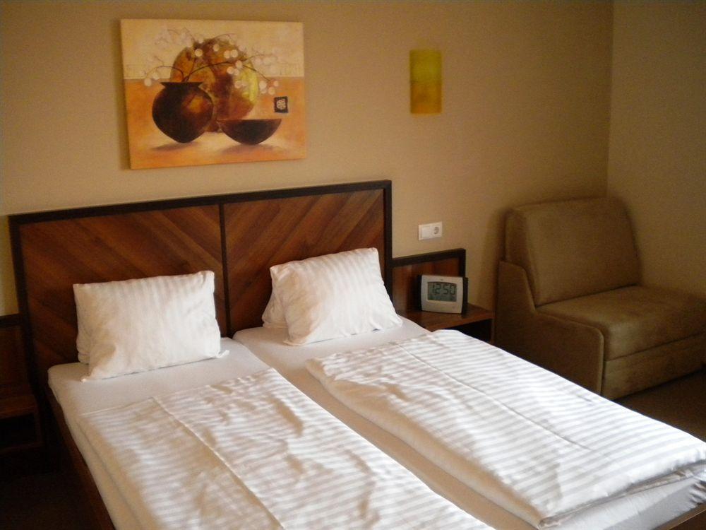 Hotel Weinland دونرسكرشن المظهر الخارجي الصورة