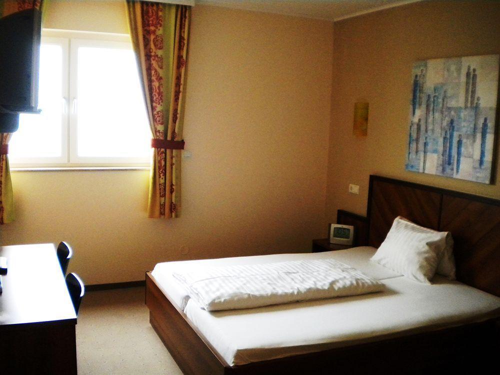 Hotel Weinland دونرسكرشن المظهر الخارجي الصورة