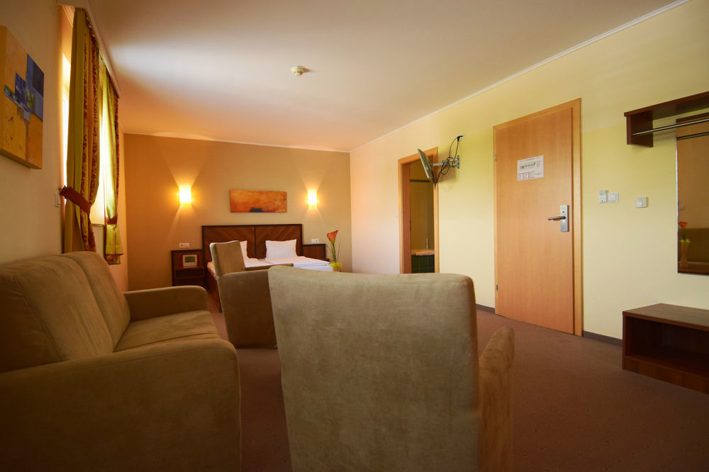 Hotel Weinland دونرسكرشن المظهر الخارجي الصورة