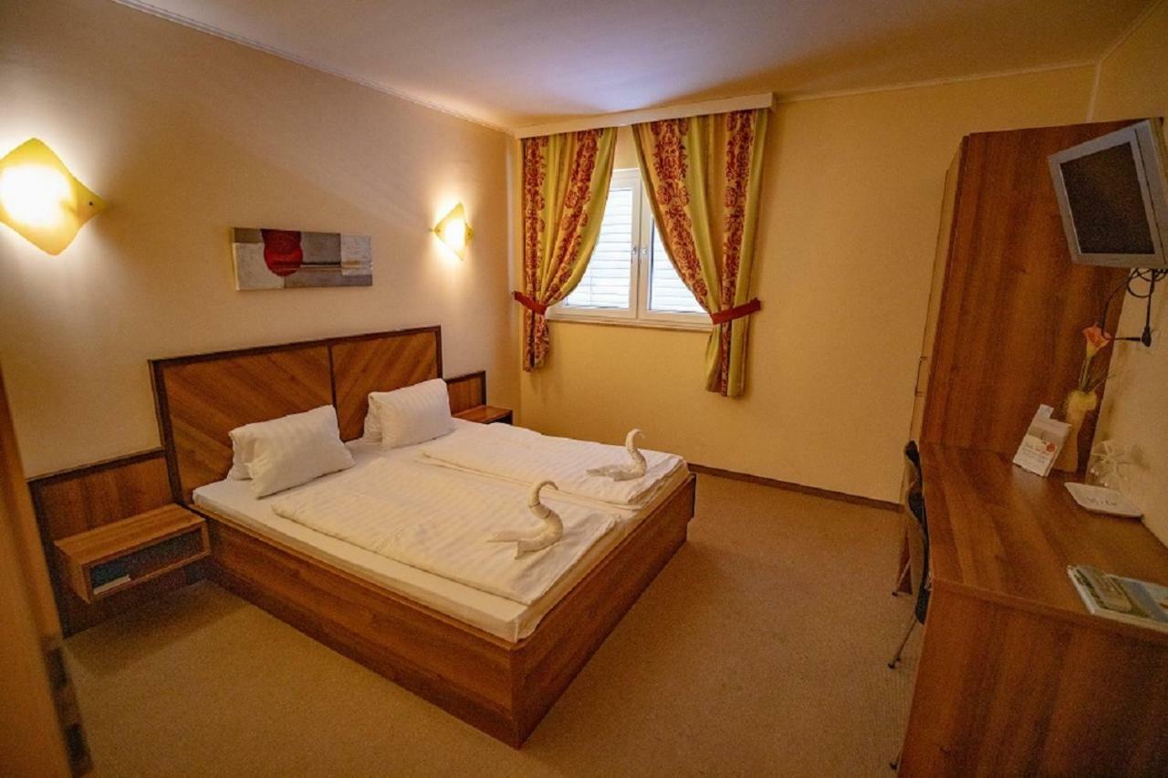 Hotel Weinland دونرسكرشن المظهر الخارجي الصورة