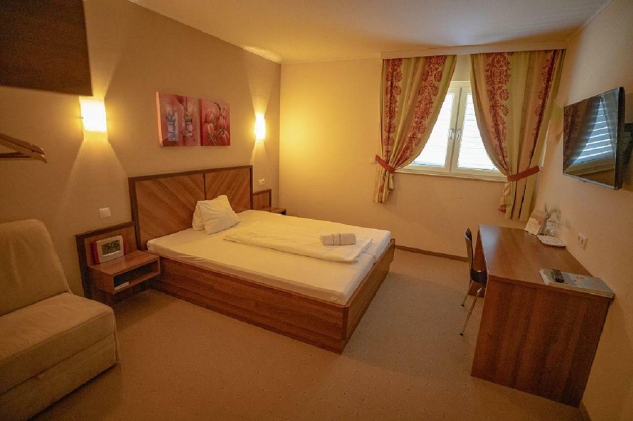 Hotel Weinland دونرسكرشن المظهر الخارجي الصورة