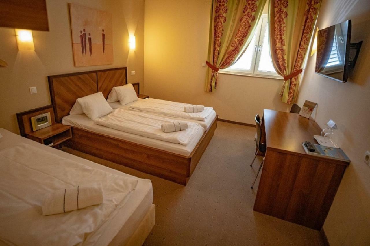 Hotel Weinland دونرسكرشن المظهر الخارجي الصورة