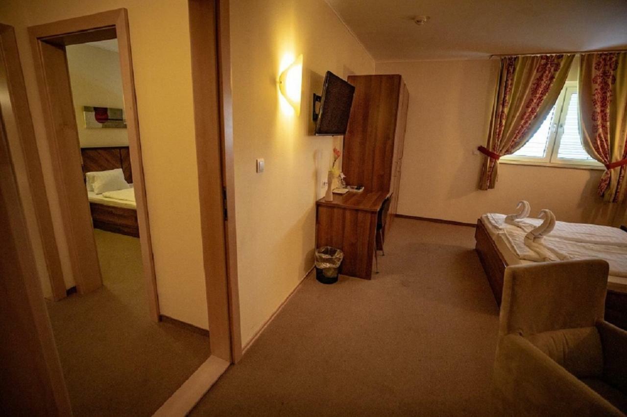 Hotel Weinland دونرسكرشن المظهر الخارجي الصورة
