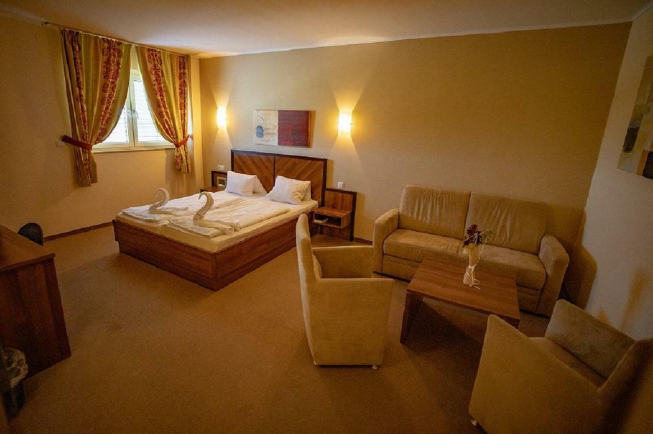 Hotel Weinland دونرسكرشن المظهر الخارجي الصورة