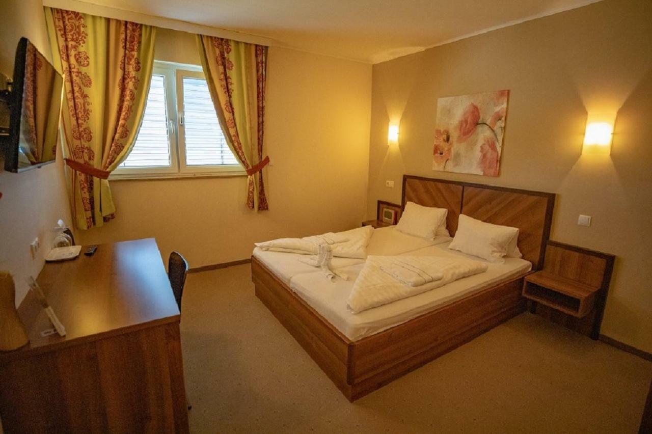 Hotel Weinland دونرسكرشن المظهر الخارجي الصورة